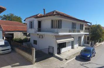 Clădire mixtă 202 mp pe teren 329 mp, Neos Skopos anunturi imobiliare Grecia