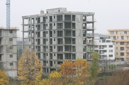 Bucureştenii cumpără lunar câte 4 apartamente noi din estul Capitalei