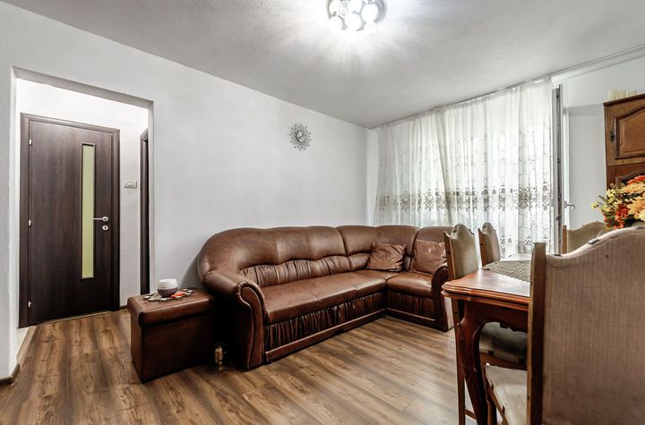 Apartament 3 camere 60mp renovat total zona Lidl Vlaicu comision 0 anunturi imobiliare Arad