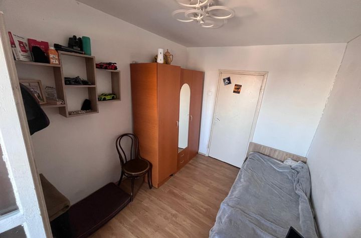 Apartament 3 camere de vanzare ASTRA - Brasov anunturi imobiliare Brasov