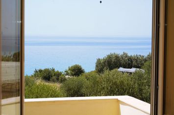 Casă unifamilială 130 mp, front de mare — Paralia Elaiochoriou anunturi imobiliare Grecia