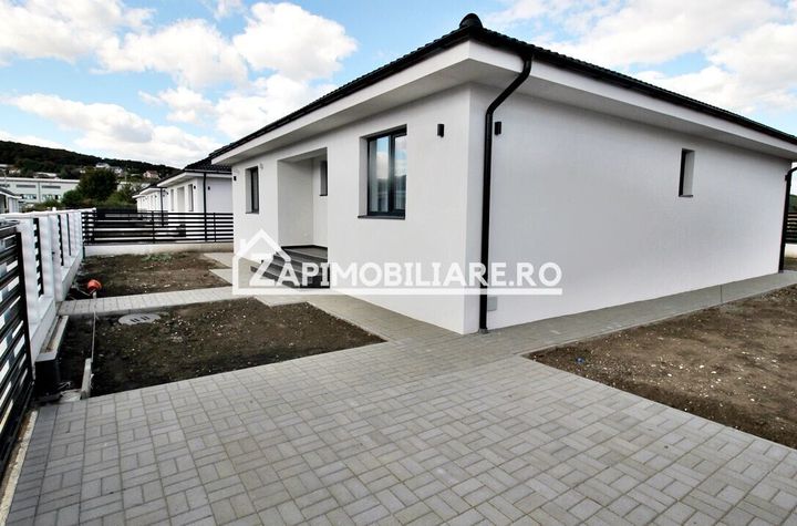 Casă la cheie pe 1 nivel 4 camere 2 băi,145 mp,500 mp teren anunturi imobiliare Mures