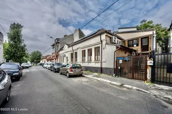 In Cartierul Evreiesc, casa 3 camere pivnita si mansarda open space. anunturi imobiliare Bucuresti