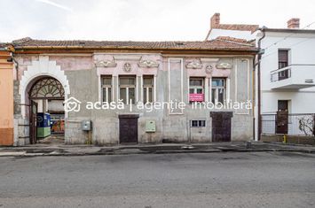 Proiect de clinică sau birouri în centru – casă cu demisol, de renovat anunturi imobiliare Arad