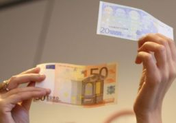 Creditarea în valută, restricţionată