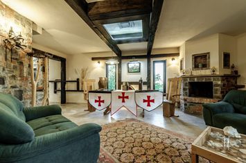 Refugiul Medieval în mijlocul Naturii. Deschide poarta către trecut! anunturi imobiliare Arad