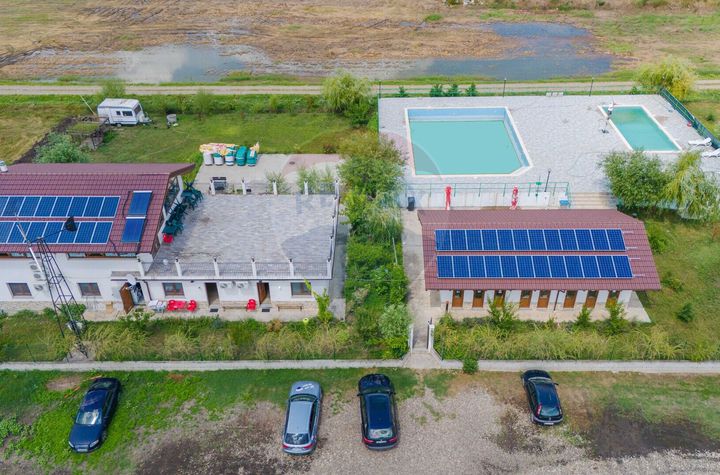 Complex cu Piscină/Cazare de Vânzare, 10.777mp Teren - DN24, Vaslui anunturi imobiliare Vaslui