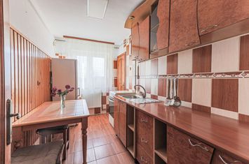 Apartament 2 camere, decomandat, 64 mp, etaj 4/4 anunturi imobiliare Arad