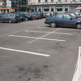 Când locuinţele se ieftinesc, parcările devin mai scumpe