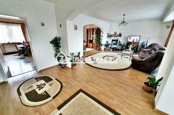 Casa 6 camere, 295 mp.utili, 1.000 mp teren, cartier Unirii anunturi imobiliare Mures