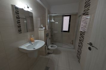 Apartament 3 camere de vanzare BACAU - Bacau anunturi imobiliare Bacau