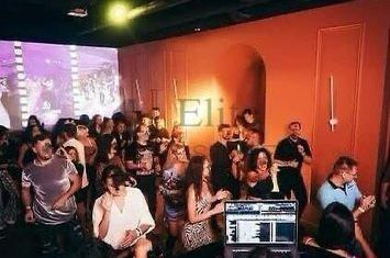 Club - Spatiu Comercial de vanzare ultracentral in Oradea anunturi imobiliare Bihor