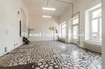 Spatiu comercial ,cu vitrina de  in zona Boul Rosu. anunturi imobiliare Arad