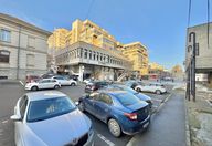 500.000 €, Spațiu comercial