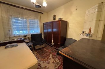 Vanzare apartament patru camere in vila cartierul Armenesc curte anunturi imobiliare Bucuresti