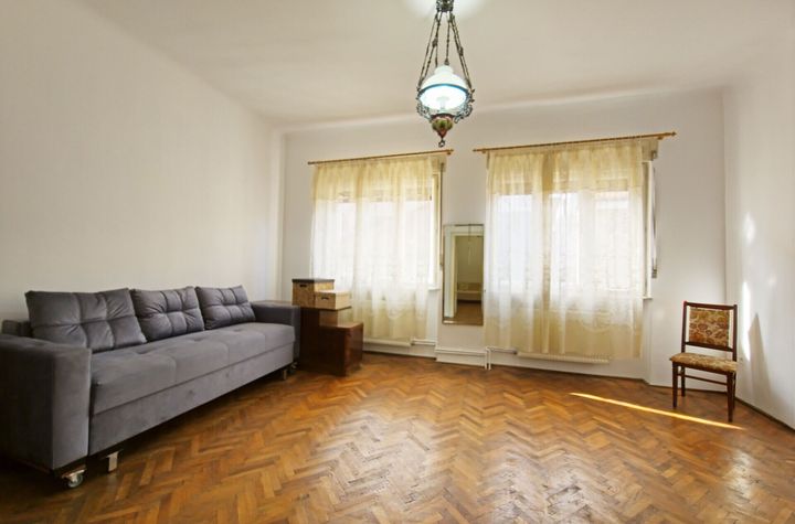 Casa cu 3 camere, intr-un imobil 2 apartamente, zona Parcului Central anunturi imobiliare Cluj