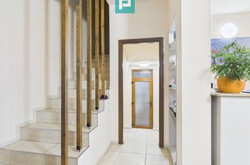 Casă  spațioasă cu 5 camere, Aradului anunturi imobiliare Timis