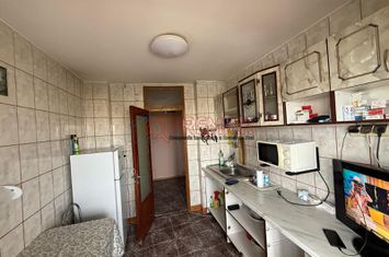 Ap 3 camere -Metrou Aparatorii Patriei anunturi imobiliare Bucuresti