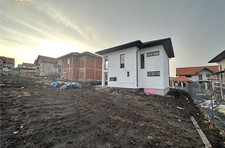 Vilă - 4 camere de vanzare CHINTENI  - Cluj anunturi imobiliare Cluj