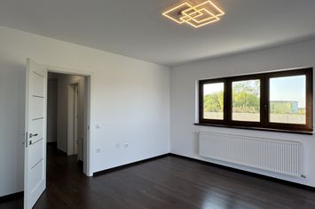Casă - 4 camere de inchiriat CISNADIE - Sibiu anunturi imobiliare Sibiu