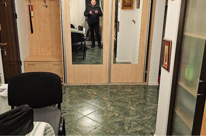 Apartament cu 2 camere decomandat Nicolina prima stație din Podul Ros, bloc din 1983 lângă bulevard, fosta Posta, sala Let's Move etaj 4 cu pod ,69000 eur anunturi imobiliare Iasi