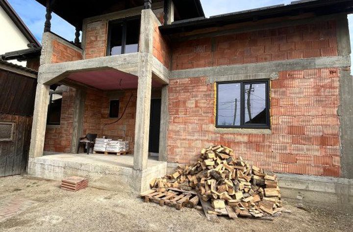 Vilă - 5 camere de vanzare MANEUTI - Suceava anunturi imobiliare Suceava