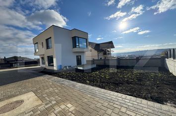 Vilă - 4 camere de vanzare SUCEAVA - Suceava anunturi imobiliare Suceava