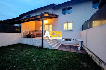 Casă tip înșiruit, D+P+M, 4 camere, garaj, 214 mp teren, zona Centru anunturi imobiliare Alba