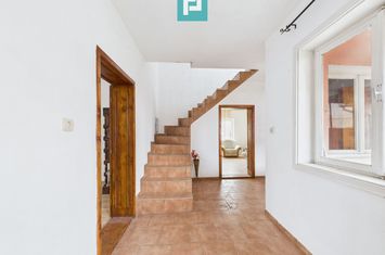 Casă modernă P+1, cu magazin, lângă orașul Sebiș anunturi imobiliare Arad