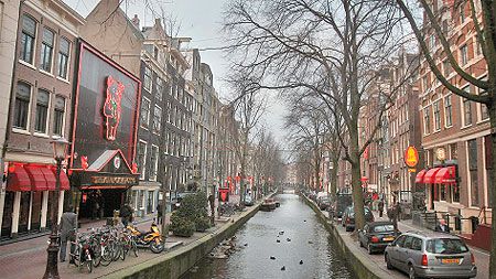 Bordelurile din Amsterdam, transformate în studiouri. De dragul artei