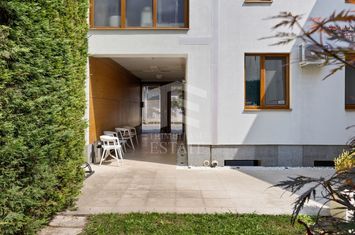 Casa / Vila  | 670MP Utili | Curte | Pozitie Centrala | COMISION 0% anunturi imobiliare Arad