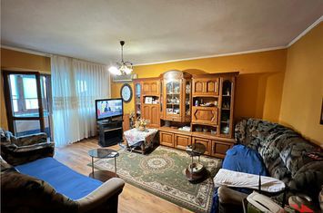 Apartament 4 camere de vanzare CENTRAL - Vrancea anunturi imobiliare Vrancea