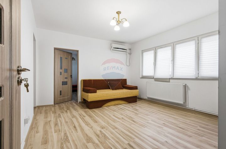Apartament cu 3 camere de vânzare în zona Palat anunturi imobiliare Iasi