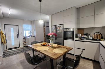 Vilă - 6 camere de vanzare TARGU MURES - Mures anunturi imobiliare Mures