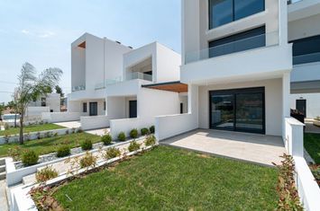 Garsonieră parter 34 mp, 250 m de plajă, Nea Iraklitsa anunturi imobiliare Grecia