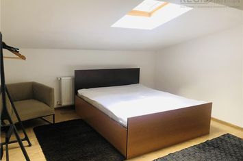 Casă - 3 camere de vanzare CENTRAL - Brasov anunturi imobiliare Brasov