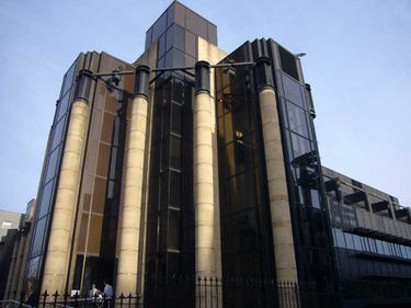 Colliers: Proprietarii de birouri amenajeaza gratuit spatiile, pentru a atrage chiriasi