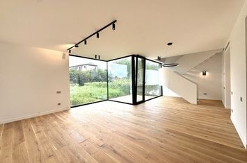 Luxury villa located in the complex, near the forest, Tunari anunturi imobiliare Bucuresti
