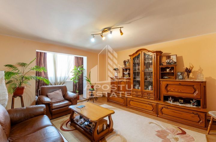 Apartament cu 3 camere,  doua bai , centrala termica , decomandat anunturi imobiliare Timis