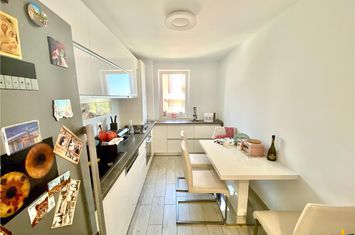 Apartament 3 camere de inchiriat TRACTORUL - Brasov anunturi imobiliare Brasov