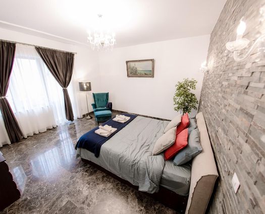 Apartament 5 camere P-ta Universitatii, 200 mp