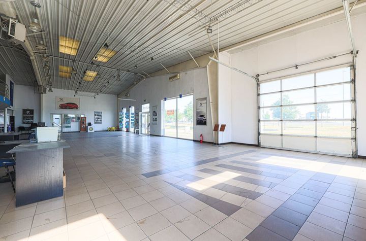 Reprezentanță auto de vânzare – Arad, Zona Industrială Micalaca Est anunturi imobiliare Arad