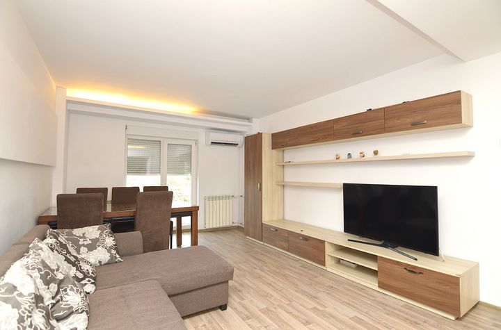 Apartament 4 camere de inchiriat UNIRII - Bucuresti anunturi imobiliare Bucuresti