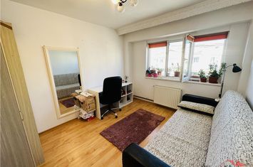 Apartament 4 camere de vanzare ULTRACENTRAL - Vrancea anunturi imobiliare Vrancea