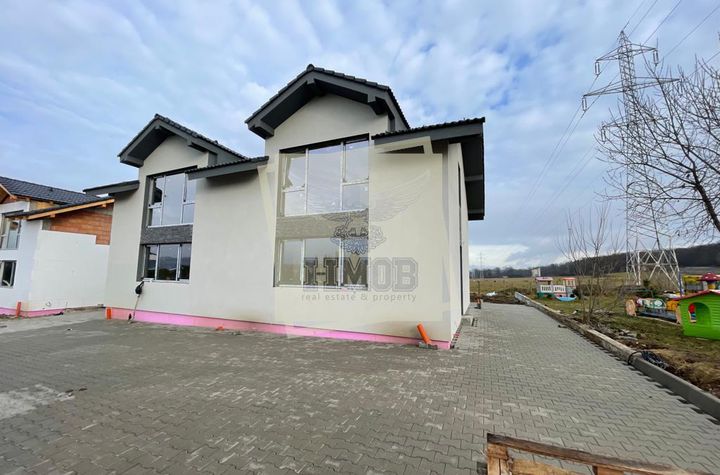 Vilă - 4 camere de vanzare CISNADIE - Sibiu anunturi imobiliare Sibiu