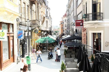 Mai sunt 71 de spaţii comerciale libere în Centrul Istoric. Cine le ocupă la 45 euro/mp?