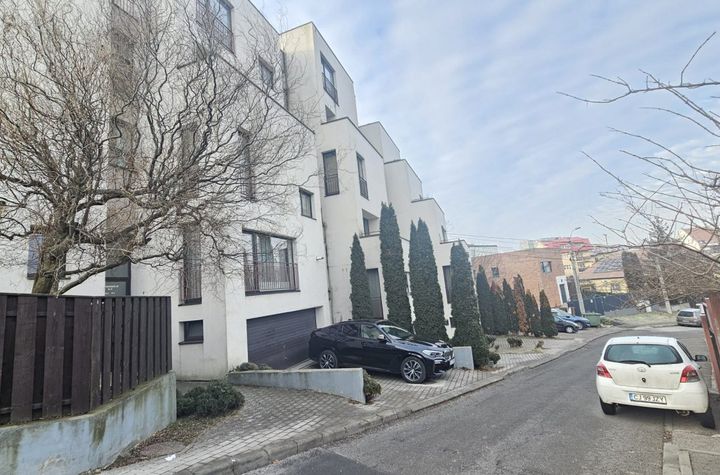 Apartament 3 camere de vanzare CLUJ-NAPOCA - Cluj anunturi imobiliare Cluj