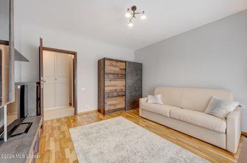 PLAZA RESIDENCE, FAZA 2, GARSONIERA 35 MP, VEDERE LIBERA, LA CHEIE! anunturi imobiliare Bucuresti