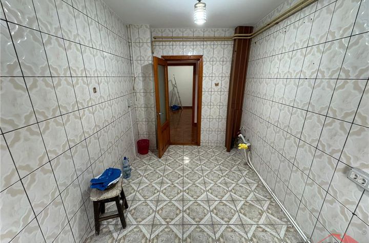 Apartament 3 camere de vanzare BRAILEI - Vrancea anunturi imobiliare Vrancea