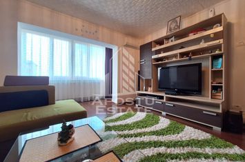 Apartament cu 3 camere, 80 mp utili, Boul Rosu anunturi imobiliare Arad